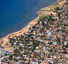 Une vue aérienne de la cité d'Uvira, dans la province du Sud-Kivu (RDC) © Radio Okapi/John Bompengo